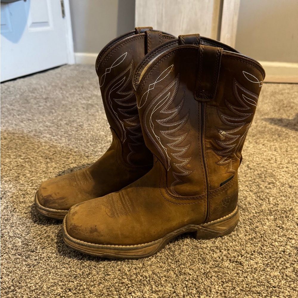 Ariat Cowboy boots